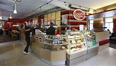 Podnikatel�m z CrossCafe nejprve nikdo nev��il, �e kafe z kelímku bude n�komu...