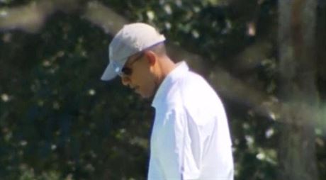 Barack Obama si na dovolené zahrál golf.