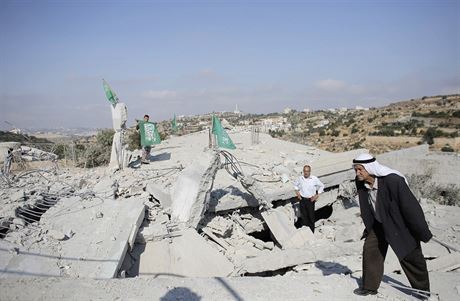 Palestinci stoj na troskch domu mir ab iy, jeho Izrael pokld za...