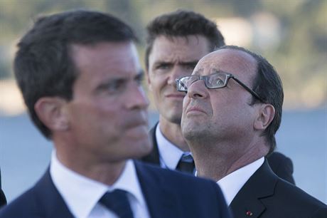 Francouzsk premir Manuel Valls (vlevo) a prezident Franois Hollande.