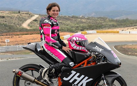 Motocyklistka Ana Carrascová ze Španělska.