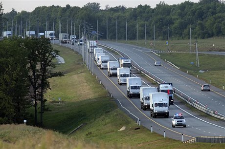 Ruský konvoj se blíí k hranicím Ukrajiny.