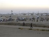 Uprchlický tábor, kam se po útoku bojovník Islámského státu uchýlili jezídtí...