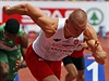 Jakub Krzewina z Polska na startu 400 metr.