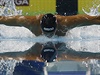 Ruský plavec Sadovnikov bhem semifinále 100 metr motýlek.