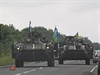 Jednotky ukrajinské armády projídjí Donckou oblastí.