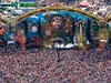 Festival Tomorrowland má jako jeden z mála do detailu propracované kulisy,...
