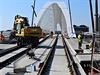 Finální práce na novém Trojském most.