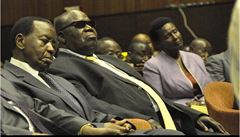 Spící poslanci v ugandském parlamentu.