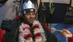 Radek Jaro� korunován bezprost�edn� po návratu z vrcholového výstupu.