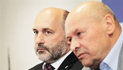 Miroslav Koubek (vpravo) a majitel klubu Tomá� Paclík na tiskové konferenci 12....