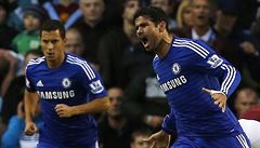 Diego Costa z Chelsea slaví gól proti Burnley.