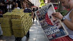 Na titulních stranách. Turecké noviny informují o Ergodanov� vít�zství v...