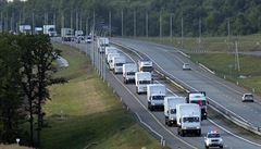 Rusk konvoj se bl k hranicm Ukrajiny. Kyjev: Je to provokace