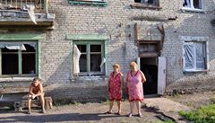 Ukrajinka Olga Babrickaja a Ruska Marina Pavli�enko trp�ly b�hem boj� v...