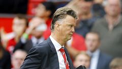Kou� Manchesteru Louis van Gaal za�il na lavi�ce rozpa�itou premiéru.