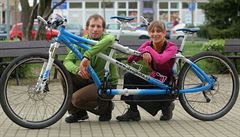 Man�elé �vakovi z �eských Bud�jovic vyrábí a prodávají dvojkola.