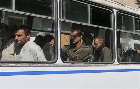 Pehldka zajatch vojk v Doncku - zajat vojci v autobuse, kter je odvezl...