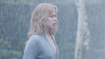 Nicole Kidman jako Christine, kter trp ztrtou pamti, ve filmu Dv ne...