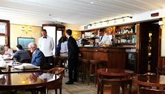 Hemingway proslavil bellini  pop�jen�m v Harry�s baru v Ben�tk�ch. Pozor, uvnit� je strikn� z�kaz fotografov�n�