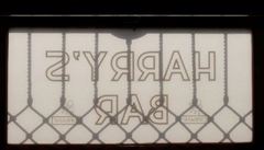 Okna z Harry�s baru vytv��� pro hosty neskute�nou intimitu