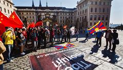 ‚Češi Tibet podporují‘. Demonstrace proti Čínskému investičnímu fóru