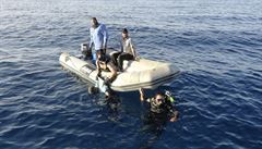 Italští záchranáři našli u Lampedusy člun s 18 mrtvými migranty