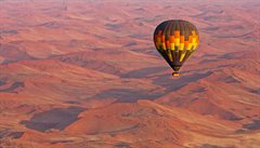 Let balónem nad Namibijskou pou�tí.