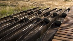 Tradi�ní kánoe mokoro jsou vybaveny pohodlným sezením.