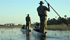 Zku�ený vesla� je nesmírn� d�le�itý. Delta Okavango.