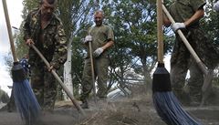 Separatist a armda si vymn zajatce. Ve stedu, slibuj rebelov