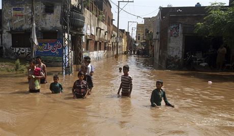 Monzunové lijáky v Indii a v Pákistánu pinesly rozsáhlé záplavy