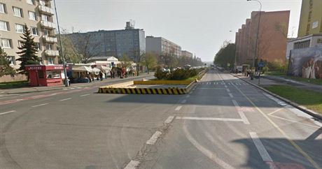 Zastávka Plaanská (u polikliniky Plaanská) v ulici Poernická, kde dolo k...