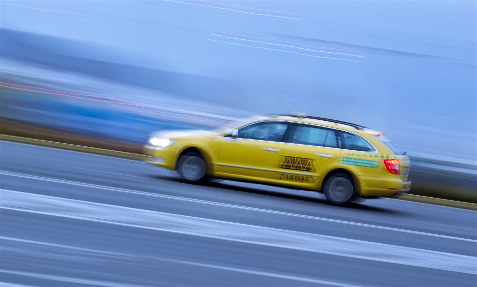 V�z AAA Radiotaxi.
