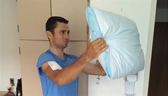 Handicapovaný cyklista Ji�í Je�ek se v americkém Greenville zotavuje z pádu na...