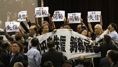 Napt v Hongkongu: policie rozhnla prodemokratick aktivisty