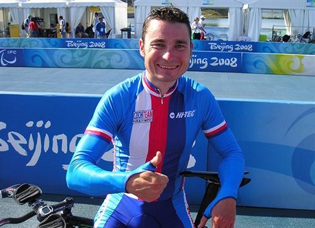 Cyklista Jiří Ježek na paralympiádě v Pekingu.