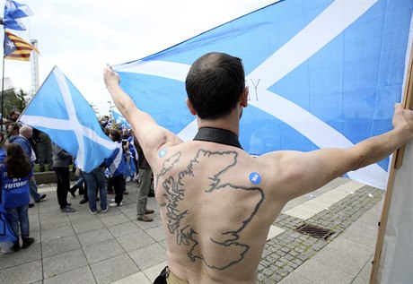 Samostatné Skotsko poaduje i tento mu ve mst Glasgow.
