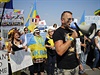 Francouzi protestují proti kontraktu na prodej Mistral.