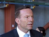 Australský premiér Tony Abbott s písluníky australského letectva.