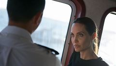 Angelina Jolie piplula na msto, kde pevadi potopili lo s uprchlky