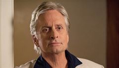 Michael Douglas um s lehkost zahrt padouchy i elegny 