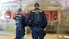 Policejní zásah v brnnské poboce Oberbank.
