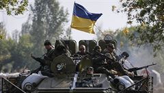 Ukrajin�tí vojáci v okolí m�sta Kramatorsk.