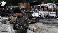 Ozbrojený separatista v ulicích Don�cka.