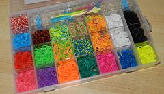 Sada gumiek loom bands s nástroji na pletení náramk a dalích barevných...