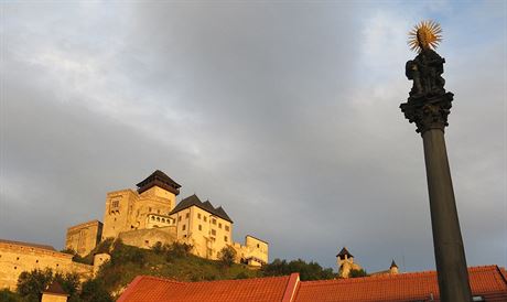 Treniansky hrad, po Spiském snad nejvtí na Slovensku, je vidt z dálky,...
