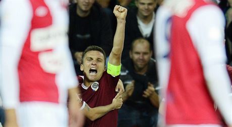Kapitán Sparty David Lafata se raduje z gólu v derby se Slavií.