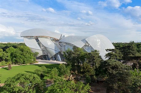 Architekt Tanícího domu v Praze Frank Gehry navrhl budovu Louis Vuitton...