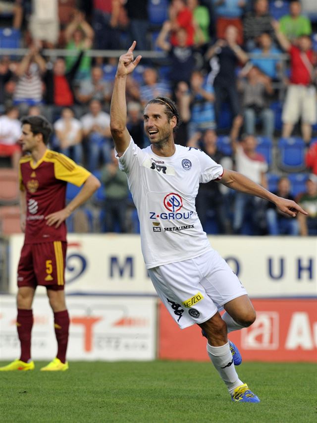 St�elec prvních dvou gól� Slovácka Libor Do�ek.